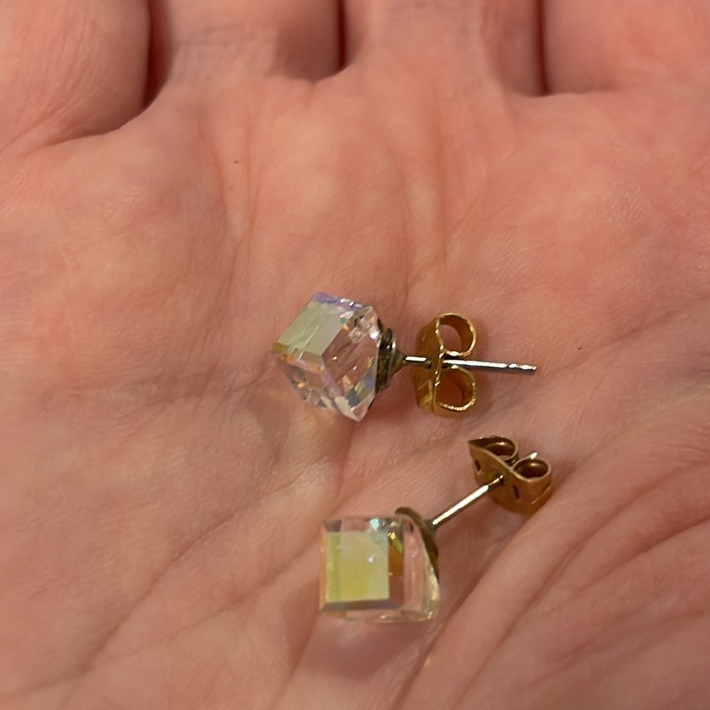 Oiled Crystal Prism Box Stud Earrings - Picture 5 of 5